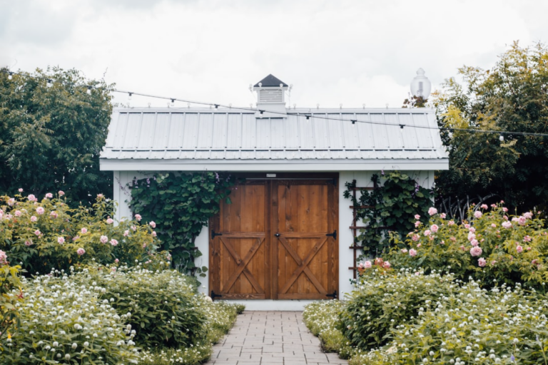 Titelbild zu „Gartenhaus aus Holz selber bauen“